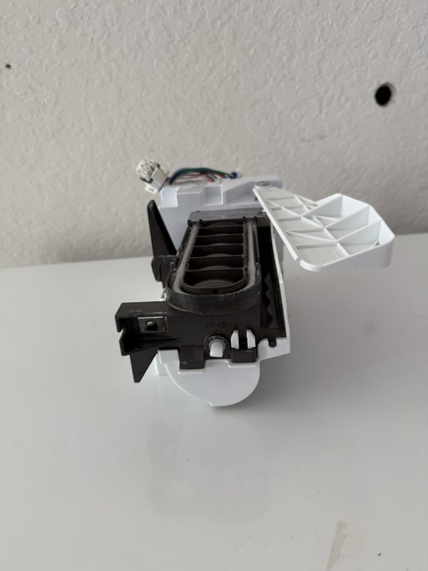 GE Refrigerator Ice Maker Assembly WG03L09517 OEM Genuine Used Tested
